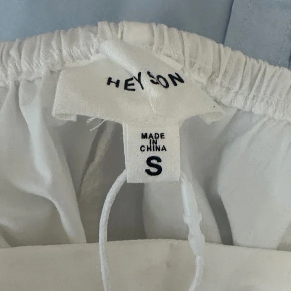 Chic White Blouse with Ruffled Sleeves - Picture 5 of 6